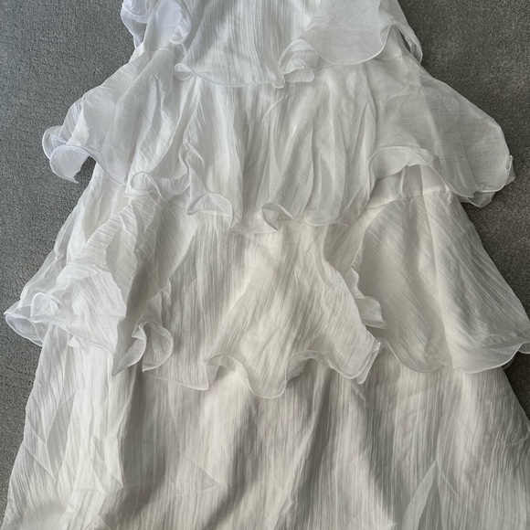 Elegant White Strapless Dress - Picture 4 of 5